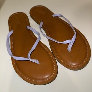 Universal threads, flat sandal size 7